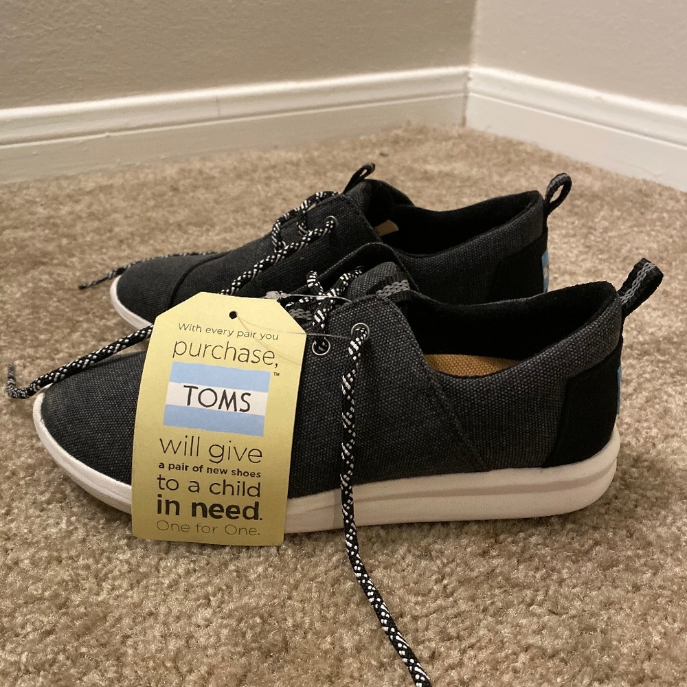 TOMS NWT Del Rey Size 6